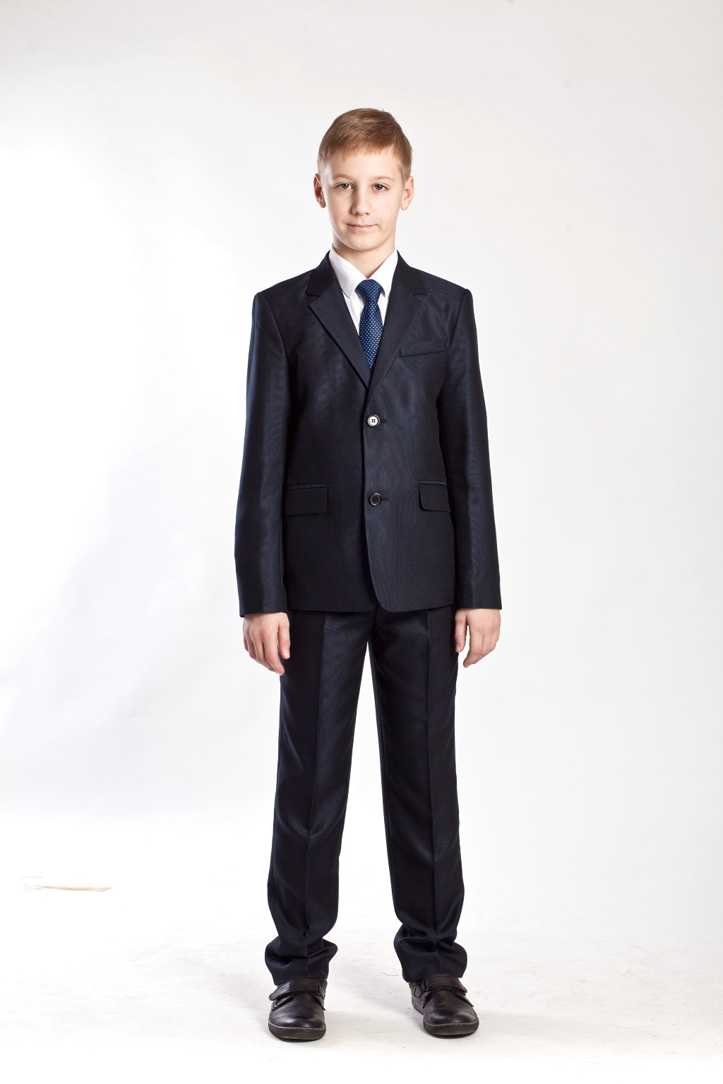 Классический костюм для мальчика. Костюм школьный для мальчика уфа. Костюм для мальчика школьный голубой. Одежда для школы для мальчиков. Школьный костюм для мальчика.