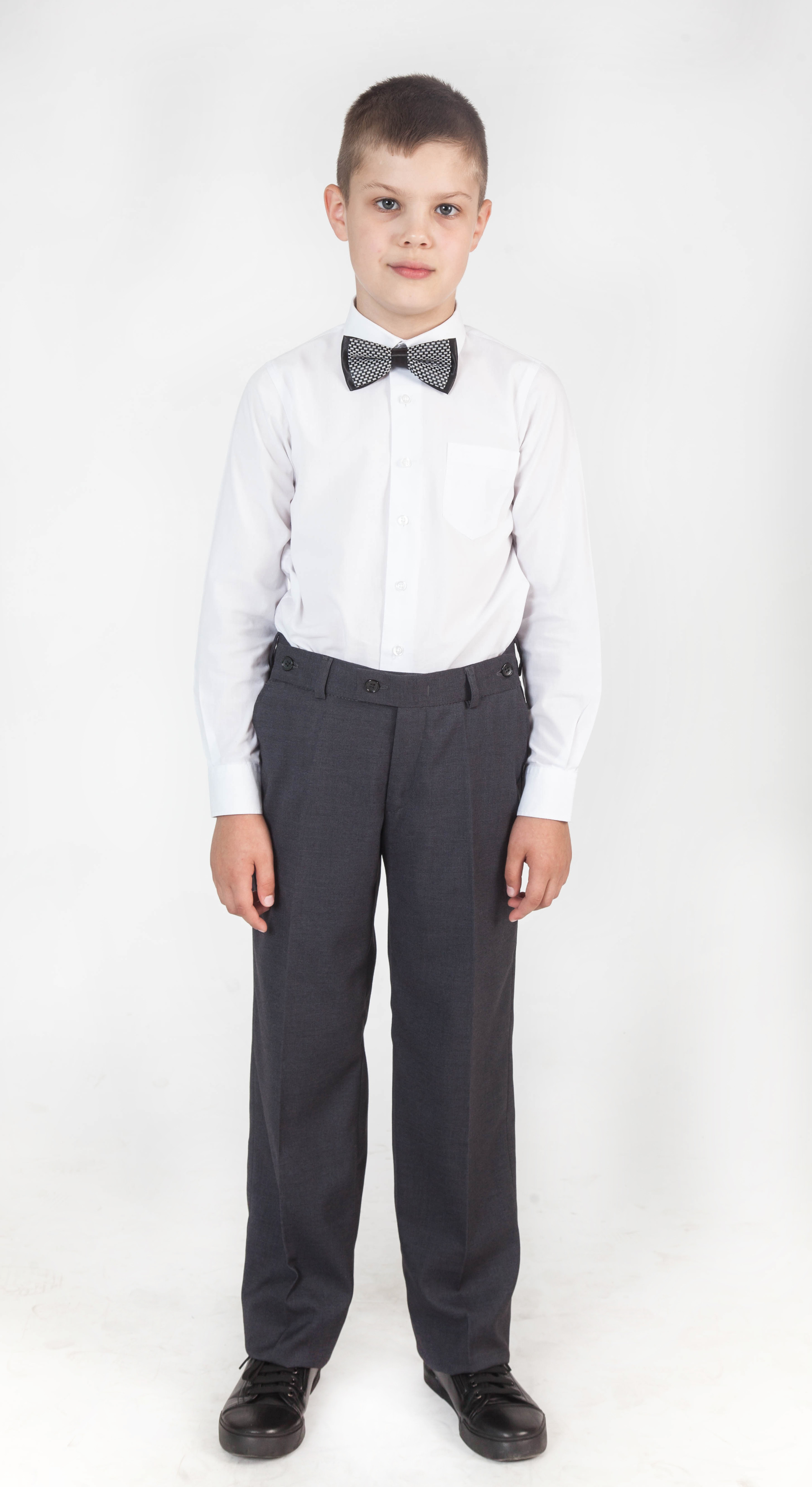 Купить брюки для мальчика 093 серые с регулировкой по цене 2 550 руб. вМоскве - интернет-магазин «Мир брюк»