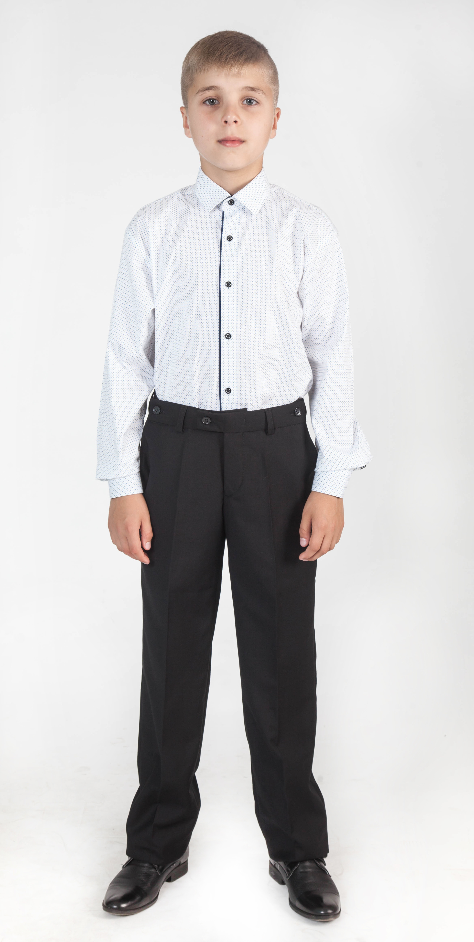 Купить брюки для мальчика 4002 черные с регулировкой по цене 2 550 руб. вМоскве - интернет-магазин «Мир брюк»